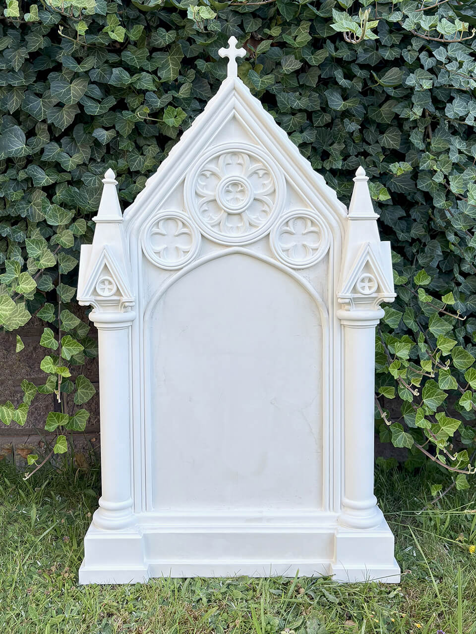 Grabstein Tempel eines Namens alt image